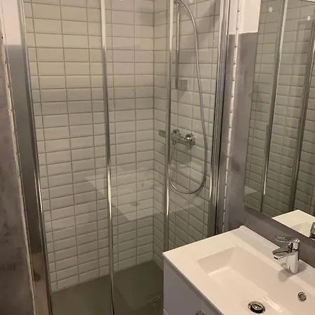 Rue De La Banque Centre *